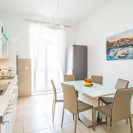 2 Bedroom In Apartment *